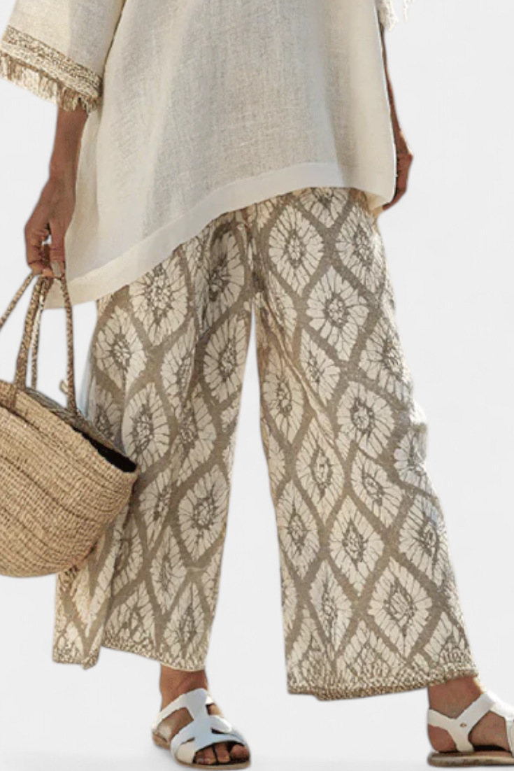Boho Chic Daisy Ensemble: Long Shirt and Printed Pants for a Distinctive Look