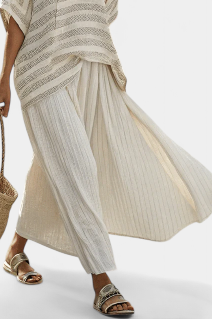 Chic Daisy Set: Elegant Striped Blouse and Flowing Pants for a Modern, Comfortable Look