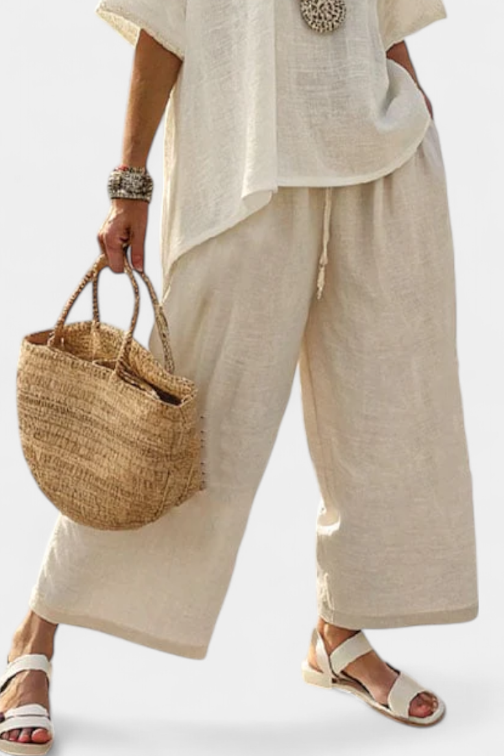 Effortless Minimalist Daisy Ensemble: Oversized Blouse and Wide-Leg Pants in Natural Tones for a Chic, Elegant Look